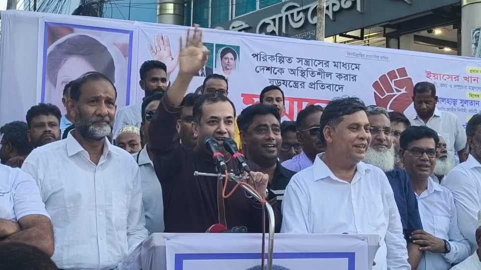 ‘সাহস থাকলে এখনই আসেন, বিচার প্রস্তুত’: জামালপুরে তথ্য প্রতিমন্ত্রী